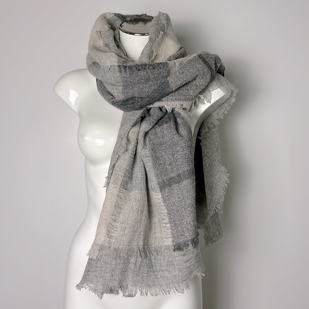 SOIA & KYO Wool Scarf Fine Knit Textured Fringes 78" x 23" Gray